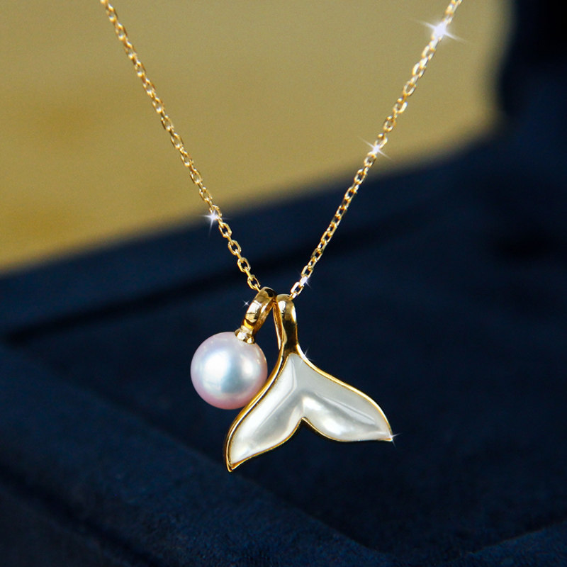 (The fish has you) Japan akoya sea water pearl necklace 18K gold white mother beater fish tail pendant to send girlfriend
