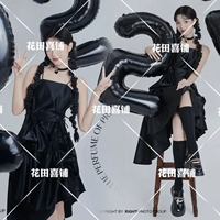 Платье, ожерелье, носки