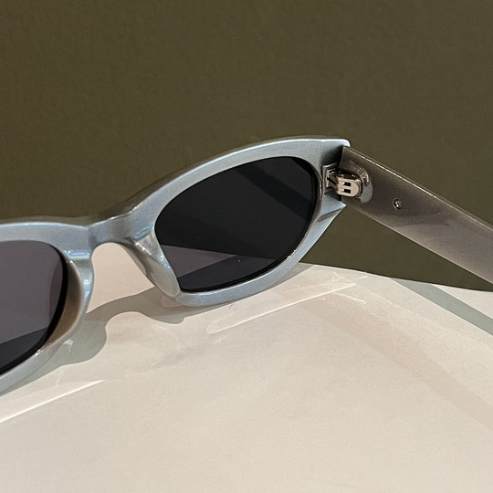 Men's handsome personalized small frame cat-eye sunglasses 2025 new versatile high-end photo concave shape sunglasses for women