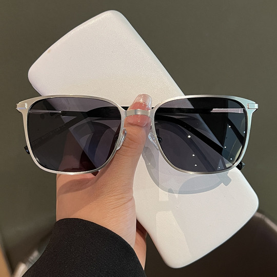 2025 new men's square frame handsome ultra-light sunglasses for driving polarized anti-UV sunglasses