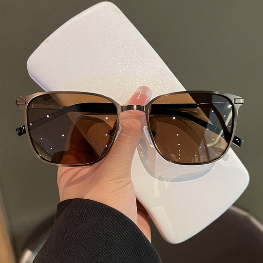 2025 new men's square frame handsome ultra-light sunglasses for driving polarized anti-UV sunglasses