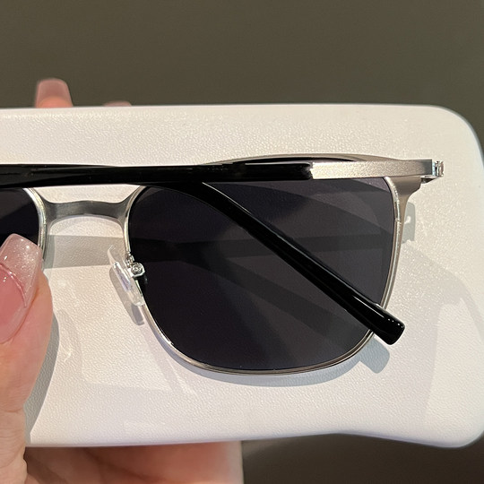 2025 new men's square frame handsome ultra-light sunglasses for driving polarized anti-UV sunglasses