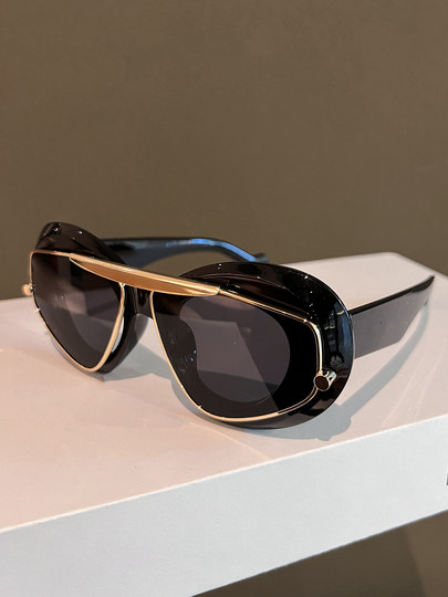 European and American Style Avant-Garde Sunglasses for Women 2024 New Versatile High-End Photo-Taking Styling Sunglasses with Uv Protection