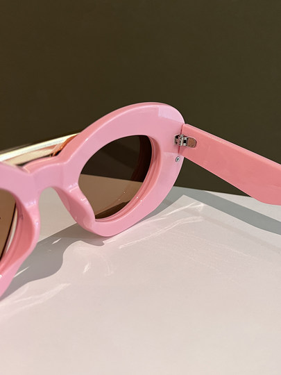 European and American Style Avant-Garde Sunglasses for Women 2024 New Versatile High-End Photo-Taking Styling Sunglasses with Uv Protection