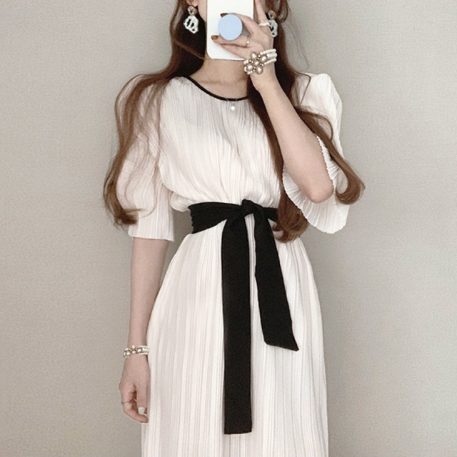 Korean chic French temperament round neck trimmed color contrast pleated pit strip design sense strap waist short-sleeved dress