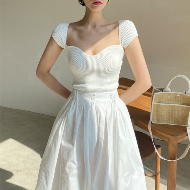 Korean chic niche feminine leak collarbone slim sweater + high waist mid-length skirt and hakama suit