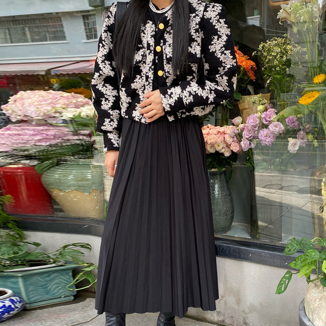 Korea chic retro round neck heavy industry jacquard single breasted jacket + high waist pleated skirt long skirt suit women