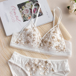 Mei Shang Lace French Pure Desire Underwear Summer ບາງໆແບບບໍ່ມີສາຍຮັດເຕົ້ານົມຂະຫນາດນ້ອຍ Push-up Embroidered Triangle Cup Bra Set