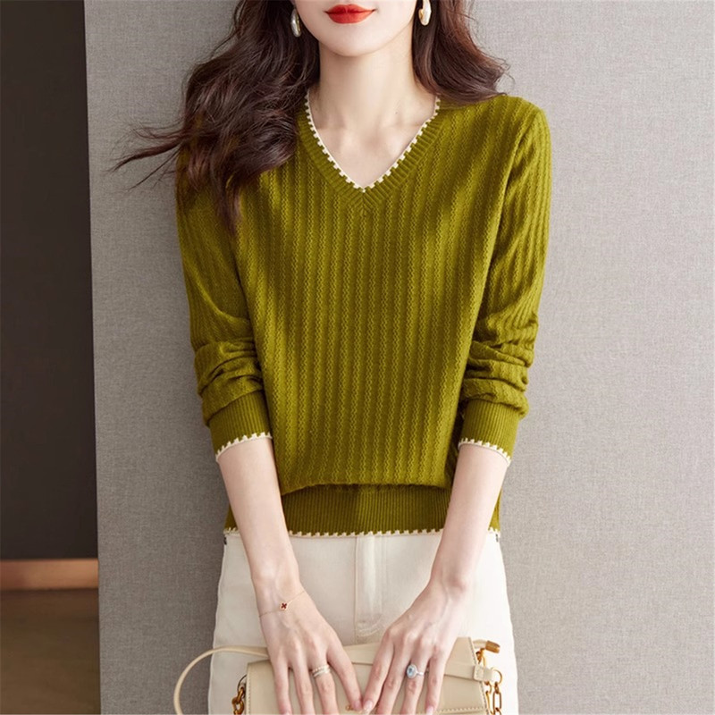 Autumn Thin V-Neck Long-Sleeved Sweater for Women, Fashionable and Slimming, Age-Reducing, Autumn and Winter Korean Style Loose Knitted Bottoming Shirt