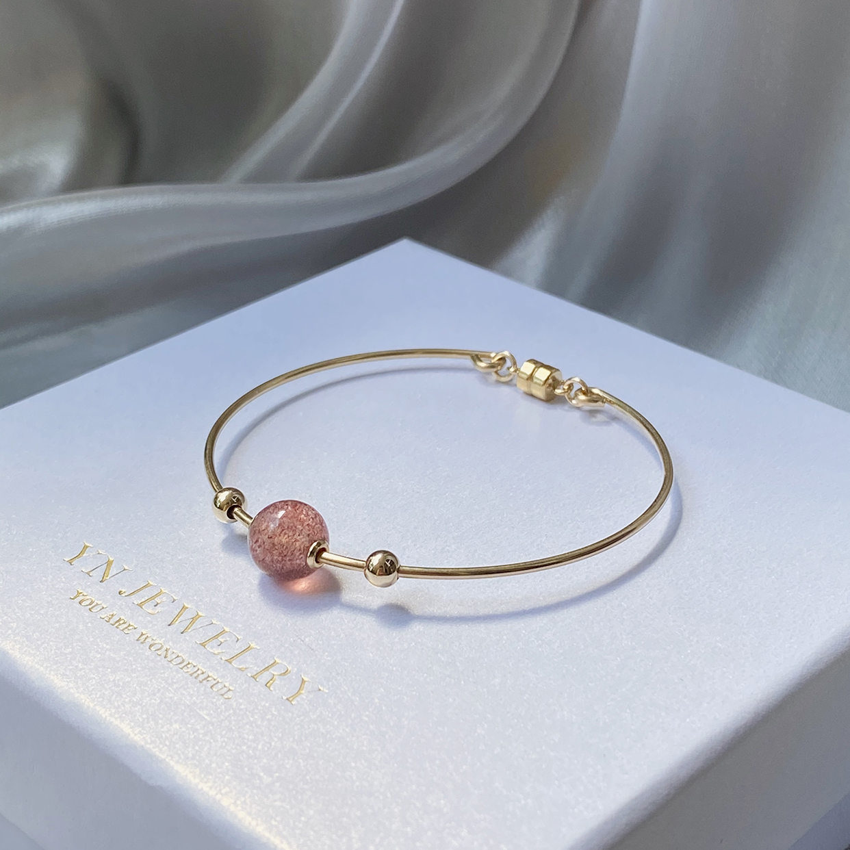 Peach Blossom Natural Strawberry Crystal Powder Crystal Bracelet Women Bracelets Light Lavish Delicate and Tide Niche Design Sensation Brands