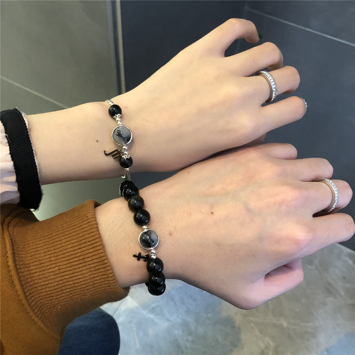 Phase Suction Magnet Magnet Black Dazzling Stone Crystal Pure Silver Couple Handmade Female a pair of Valentine's Day Remembrance gifts