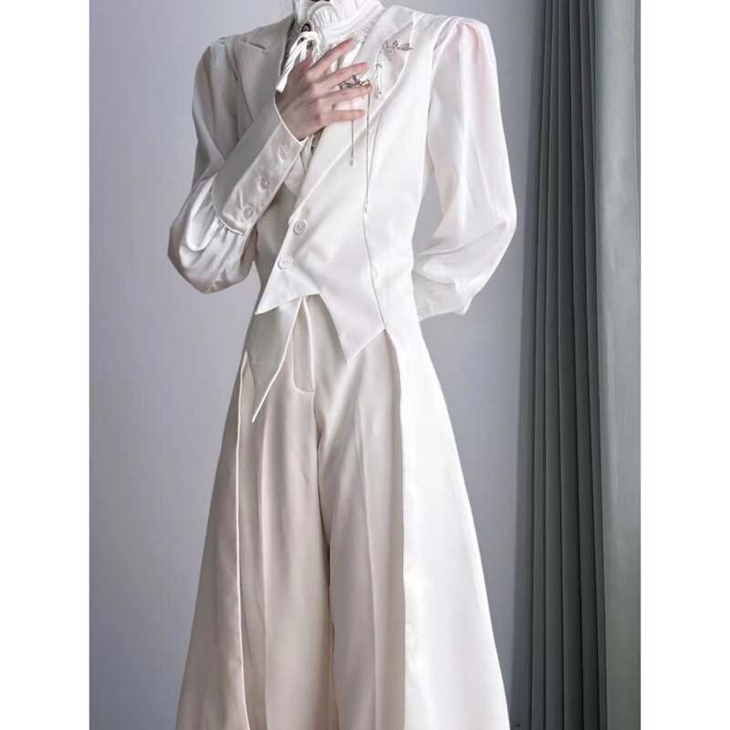 Palace-Style White Suit with Long Vest, Slim Fit, Waist-Cinching, Peaked Lapel, Swallowtail Hem, Mid-Length Vest Uniform Palace-Style White Suit with Long Vest, Slim Fit, Waist-Cinching, Peaked Lapel, Swallowtail Hem, Mid-Length Vest Uniform