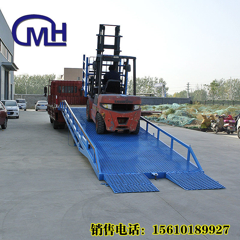Factory direct sales mobile boarding bridge container loading and unloading platform hydraulic lift stacker cross bridge unloading artifact