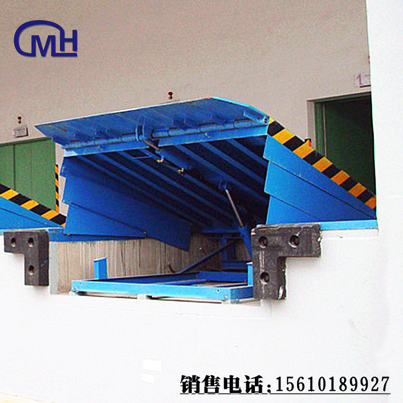 Professional custom fixed boarding bridge hydraulic lifting platform forklift cross bridge container loading and unloading platform lift