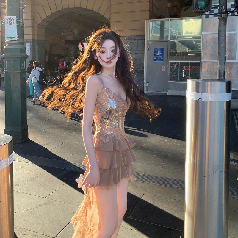 Summer Style Pure and Alluring Socialite Sequin Backless Spaghetti Strap Dress with Lace Trim and Trailing Cake Short Skirt Trendy