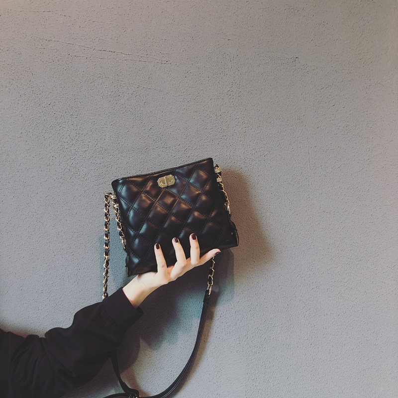 Lamode leather bucket bag 2021 new simple and fresh messenger bag texture diamond chain mobile phone bag