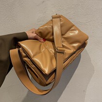 French small crowdsourced High sense down jacket Large capacity Package Women 2021 new autumn and winter genuine leather Texture Slanted Satchel