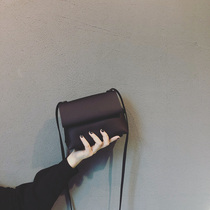 Upper New Texture Little Black Advanced Sensation Package Bag Women 2022 New Chaoges Tidal Solar Pins genuine leather Inclined Satchel