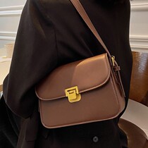 French crowdsourced this years popular small bag 21 new retro single shoulder inclined satchel bag autumn winter advanced senses small square bag cow leather