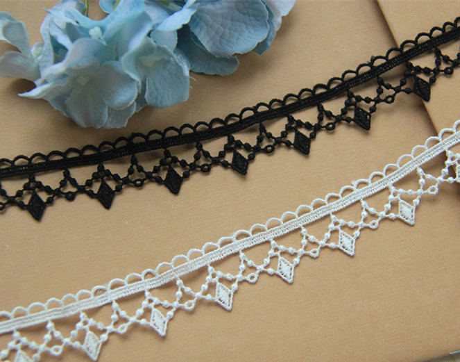 B5D20 handmade DIY clothing accessories Japanese version of the water-soluble silk thread black and white court bead chain embroidery width 2 5cm