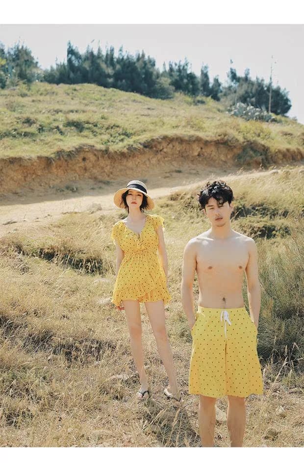 2019 cặp đôi mới bơi đồ bơi bikini ba mảnh nhỏ màu vàng tươi kỳ nghỉ spa nhỏ ngực áo tắm nữ - Vài đồ bơi 	bộ đồ đôi đi biển