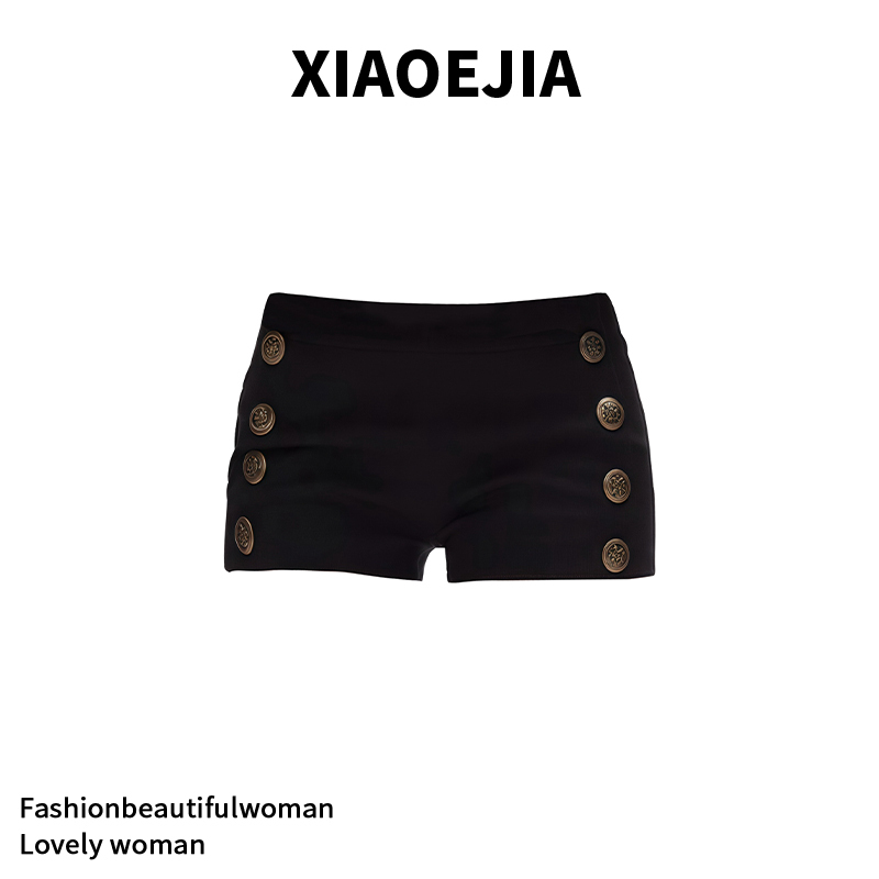 Xiaoejia High-Density Twill Material Symmetrical Arrangement Bronze Relief Metal Buckle Black Low-Waist Slim Shorts