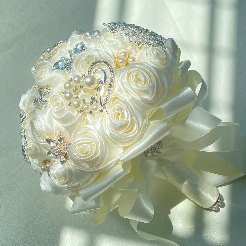 Bride's hands touted flowers out of pearl water drill wedding finished products send friends wedding Korean style collar certificate diy material bouquet-Taobao