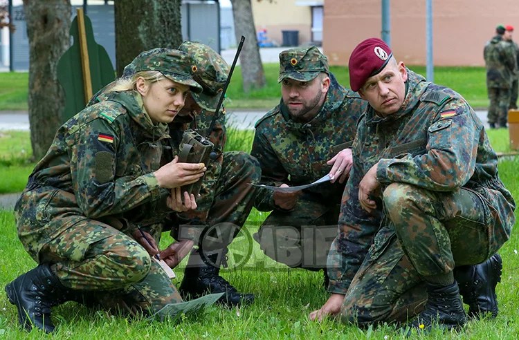 Gabardina de camuflaje Flecktarn en uso