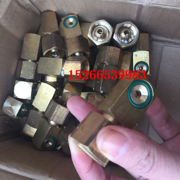 Cylinder to submersible cylinder interface Hospital cylinder conversion to submersible cylinder connector Pressure reducing valve adapter valve Oxygen