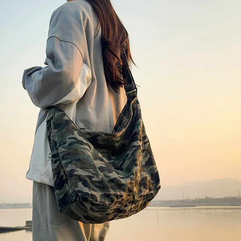 Japanese Camouflage Large Bag 2026 New Style Personalized Leopard Print Trendy Crossbody Bag Men's Fashion Retro Shoulder Bag Women's Tote Bag