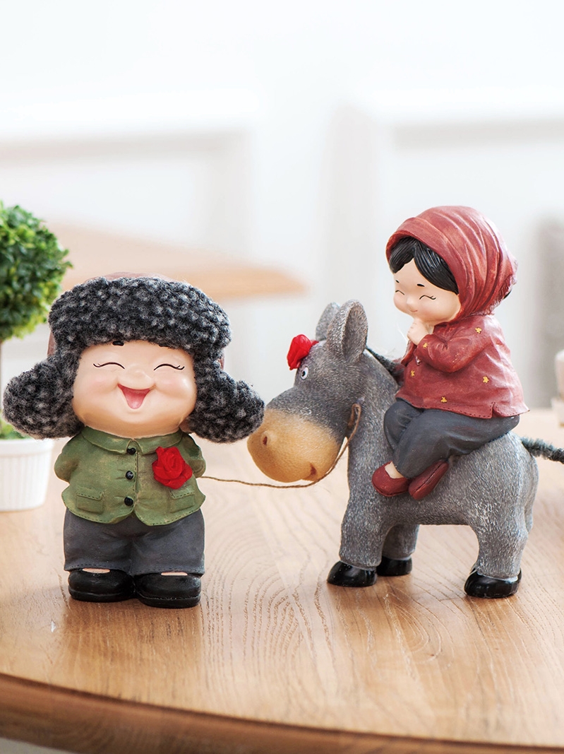 Small couple creative decorations Character ornaments Home craft gifts Resin decorations Wedding room decoration gifts