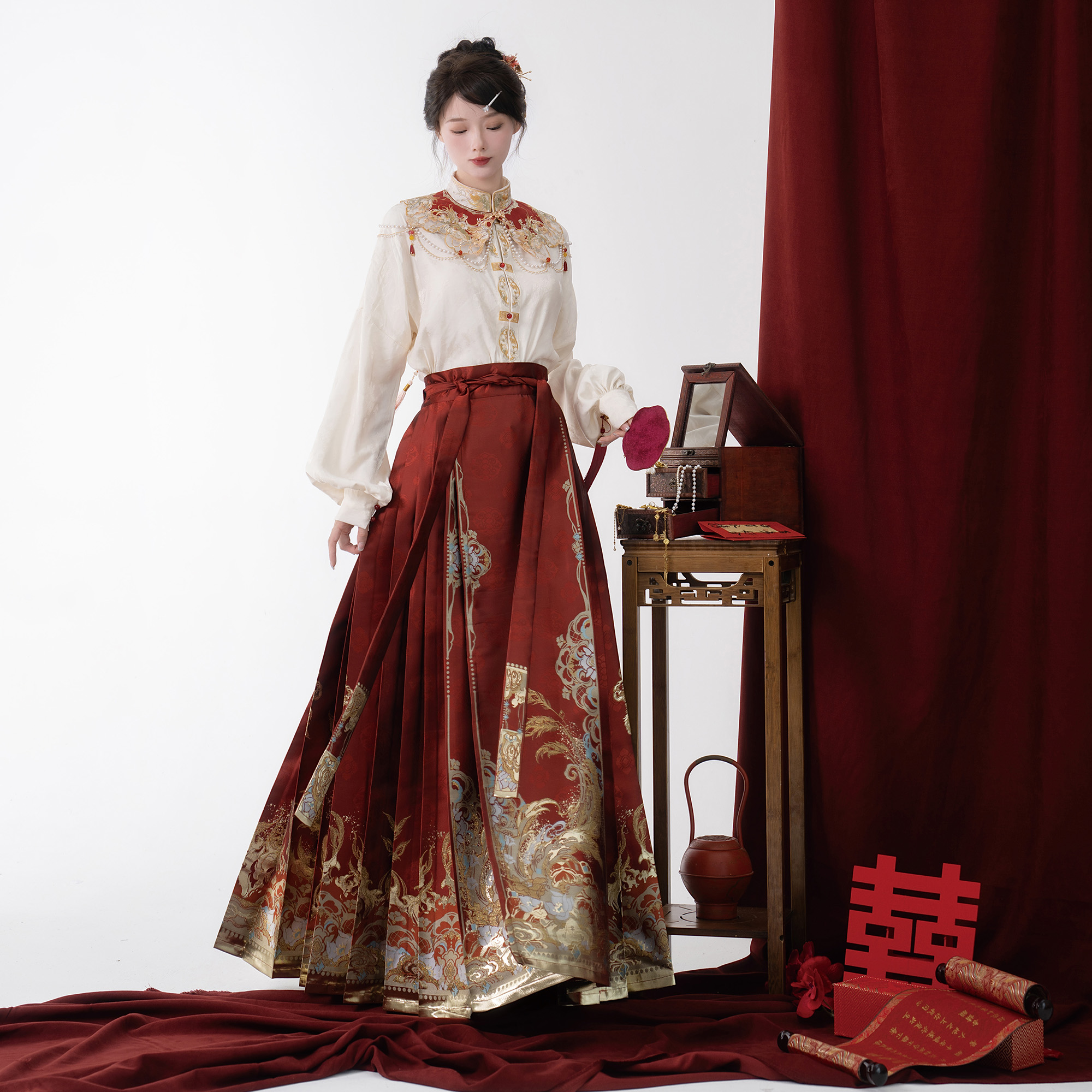 スポット羅秀東祥【易堂契約】重工紅馬面スカート雲肩漢服婦人乾杯婚約ドレス