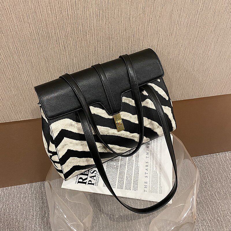 Tide brand high-end shoulder bag women's 2022 new Korean version fashion messenger bag zebra pattern all-match texture underarm bag