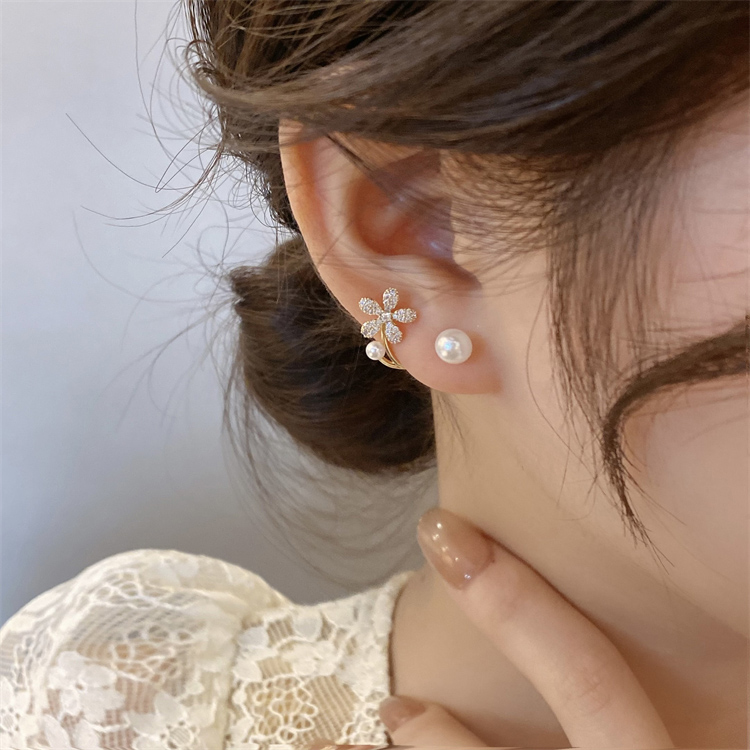 Korean pearls set with diamonds, flowers, niche temperament, personality, versatile, high-end design, earrings, earrings_voghion.com