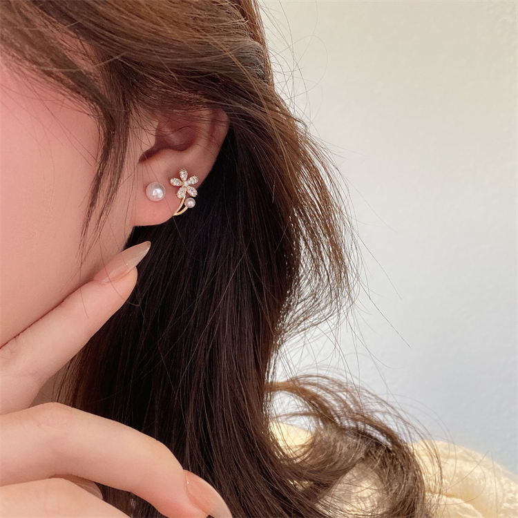 Korean pearls set with diamonds, flowers, niche temperament, personality, versatile, high-end design, earrings, earrings_voghion.com
