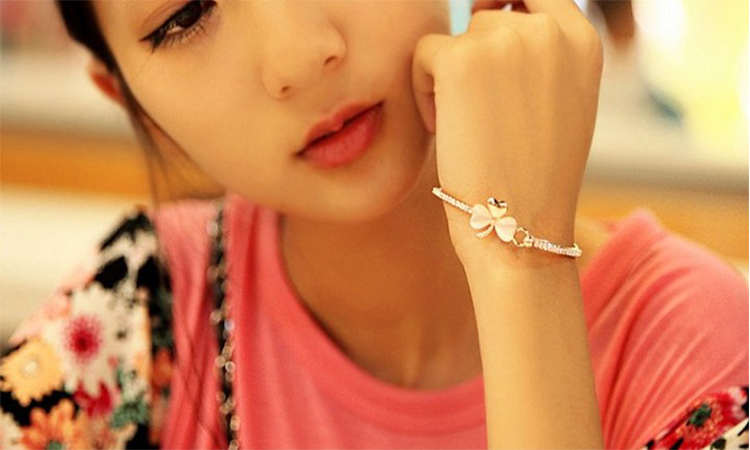 Hàn Quốc đơn giản phổ biến may mắn cỏ may vòng tay cô gái vòng tay trang sức nữ phụ kiện thời trang vòng tay vòng gỗ huyết rồng