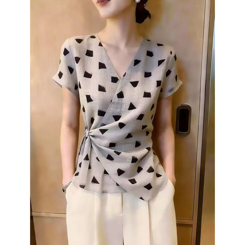 This Year's Popular Women's Clothing Summer 2026 New French Polka Dot V-Neck Short-Sleeved Irregular Shirt Top This Year's Popular Women's Clothing Summer 2026 New French Polka Dot V-Neck Short-Sleeved Irregular Shirt Top