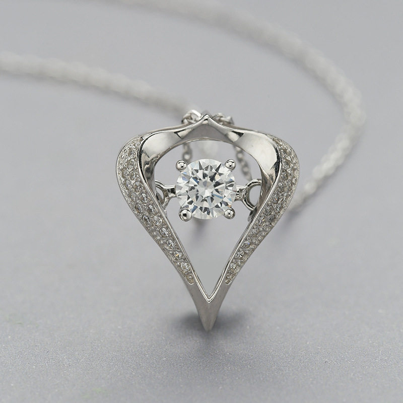 Pure silver S925 silver necklace female Korean version of refined peach heart-shaped swivel inlaid diamond treachery silver ornament