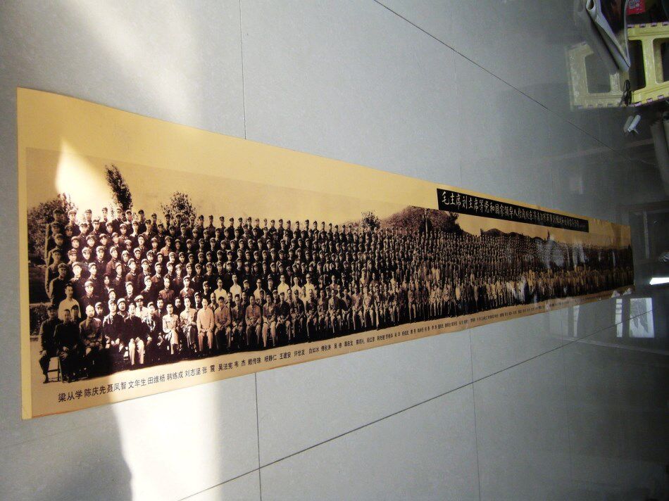 Chairman of the high-imitation high-definition Mao President Liu inspected the Beijing forces and the officers and soldiers of the parade for a photo of 1964 photo-Taobao