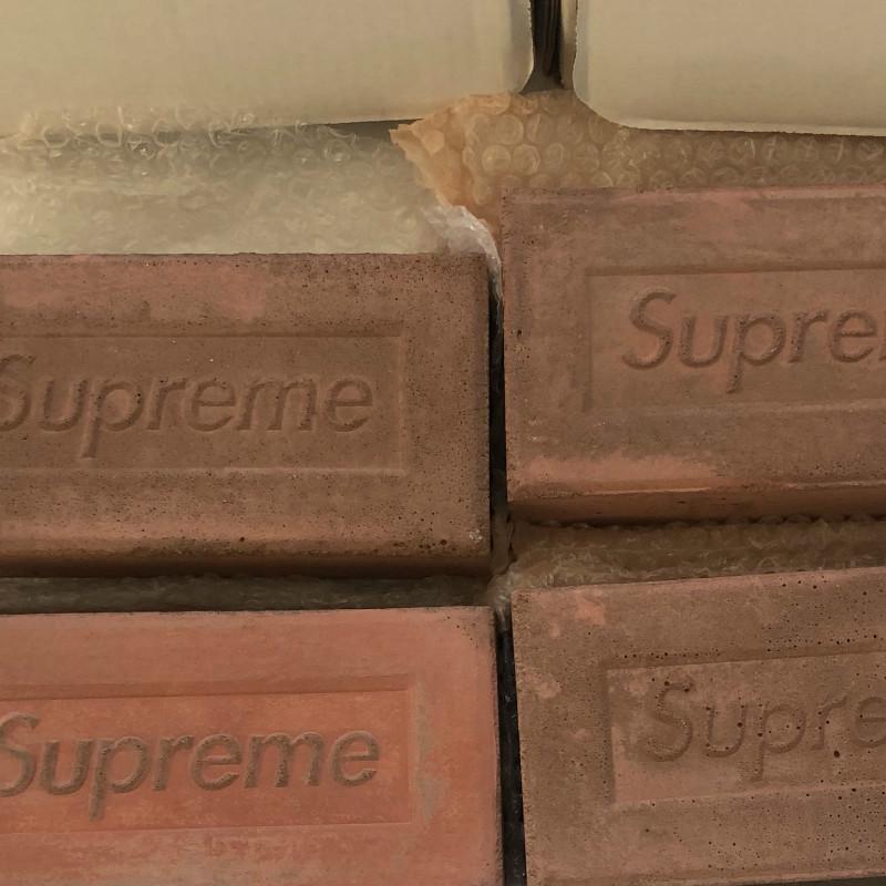 Supreme 板砖 Supreme 板砖