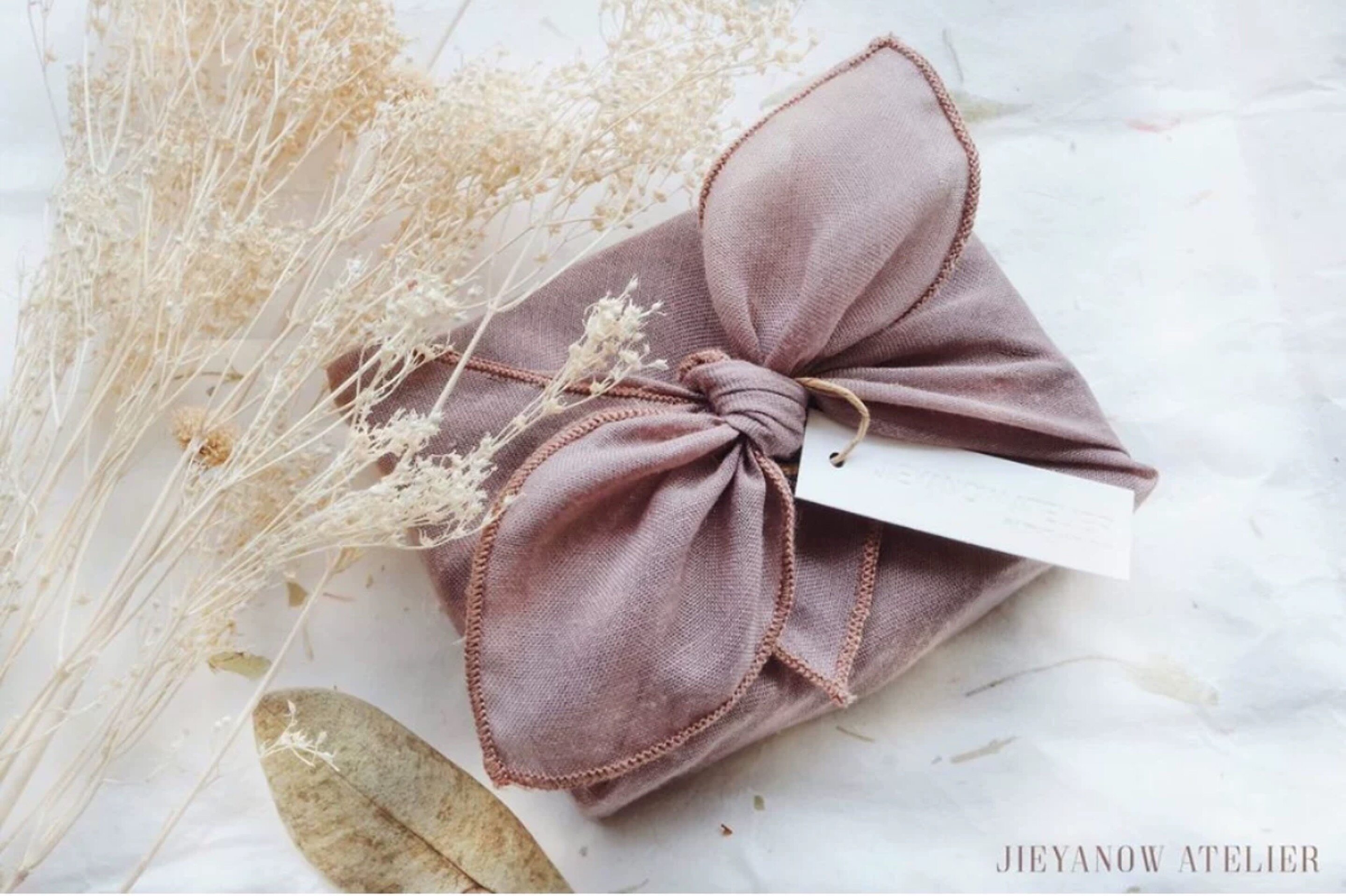 (Xiao Lin a few) The spot Malaysia jieyanow wild flower and grass in the wild seal