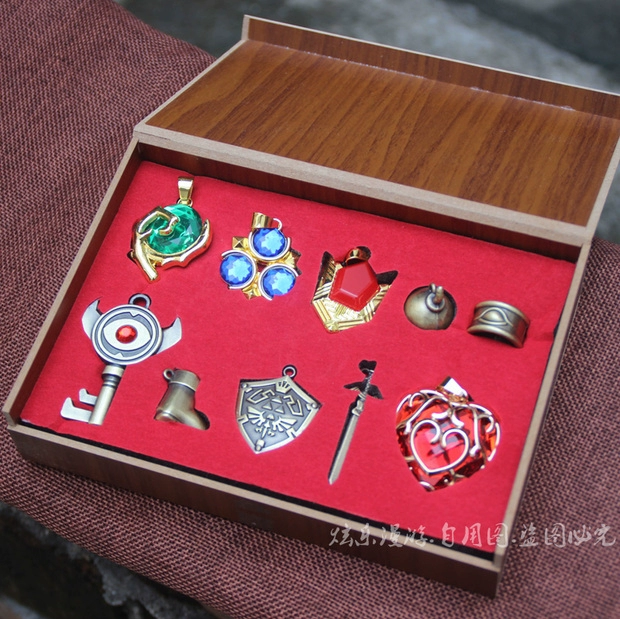 Zelda Truyền thuyết về Sai Zelda Hộp quà ngoại vi Vòng kim loại Giày đá Ruby Keychain Vòng cổ Mặt dây chuyền - Game Nhân vật liên quan