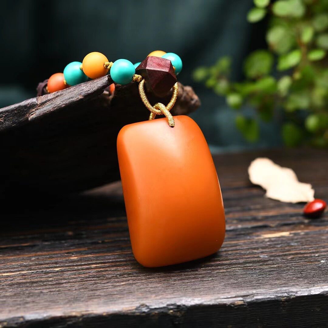 Natural Old Honey wax Ping An without sign Pendant Amber Original Stone Ping Safe Button Necklace Drop Pendant men and women Hair Wear