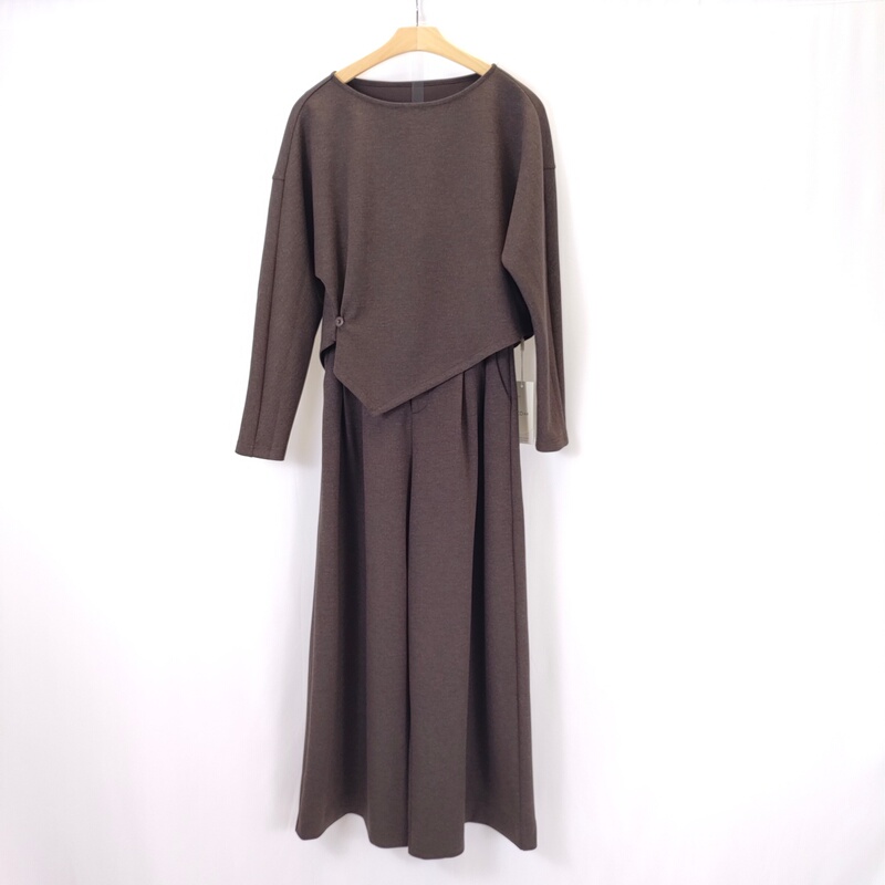 Stylish Casual Suit for Women with One-Shoulder Neckline, Irregular Hem Top, Drapey Wide-Leg Pants, Two-Piece Set for Middle-Aged Women Stylish Casual Suit for Women with One-Shoulder Neckline, Irregular Hem Top, Drapey Wide-Leg Pants, Two-Piece Set for Middle-Aged Women