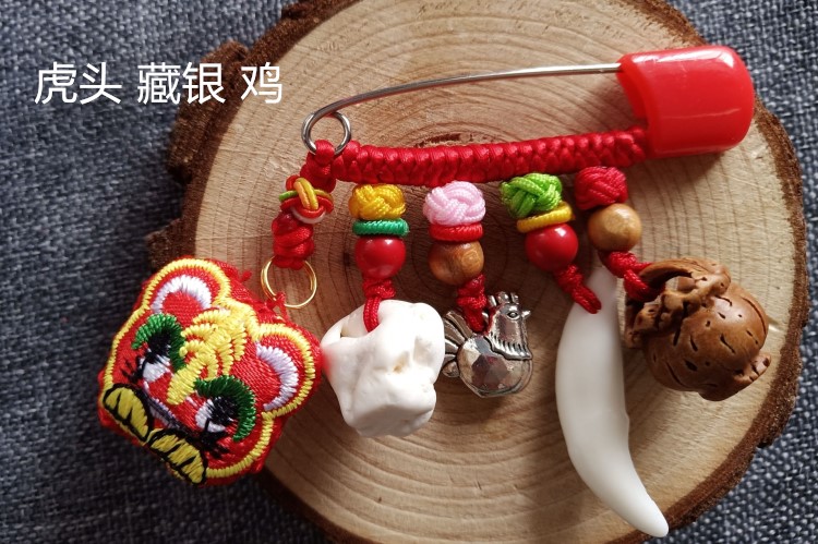Em bé sơ sinh em bé trẻ ác linh áp lực sốc pin đầu hổ an toàn trâm lái linh hồn ác an toàn mang theo mặt dây chuyền - Trâm cài trâm cài áo