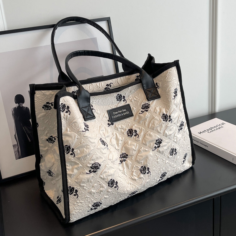 Mommy portable sails bag large capacity bag bag woman 2023 new summer travel bag short single shoulder commuter totebag-Taobao