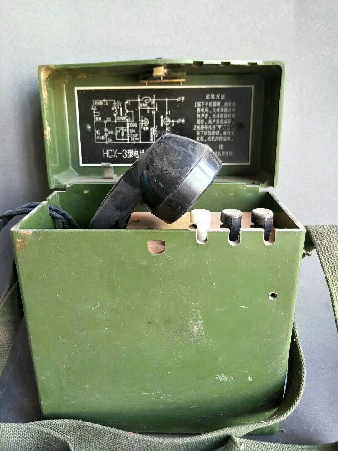 Old hand phone old field telephone power generation magnet Old Cultural Revolution Antiquity Army Green Phone nostalgic collection