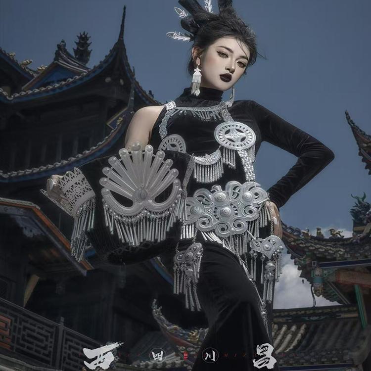 New Yiwu Ethnic Clothing for Women: Single-Sleeve Slim-Fit Dress, Cape, Headpiece, Necklace Set, Yunnan-Guizhou-Sichuan Photography Outfit