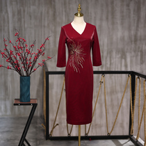 Mu Lan wedding clothes 2021 new hi mother-in-law noble wedding banquet cheongsam dress V collar wine red medium length