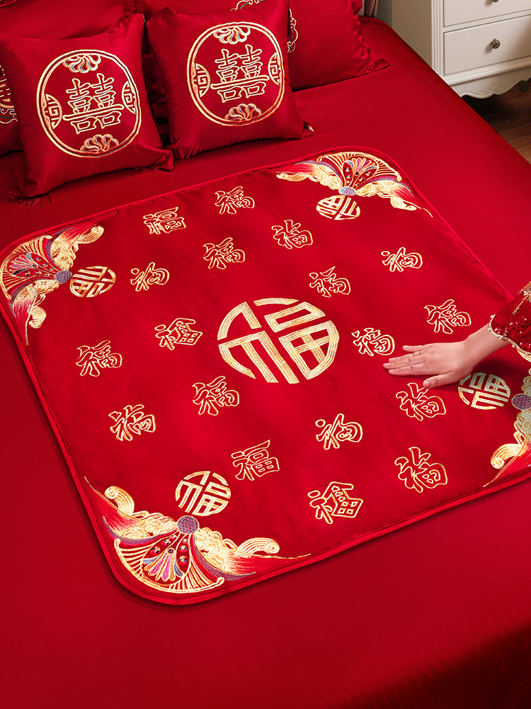 A Complete Set of Wedding Supplies Including a Bridal Bed, a Wedding Cushion, a Wedding Quilt, and Dowry Items